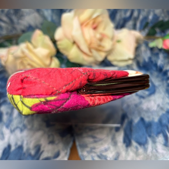 Vera Bradley Dahlia Double Kiss lock Clutch Beautiful floral Pattern for spring - Picture 4 of 9